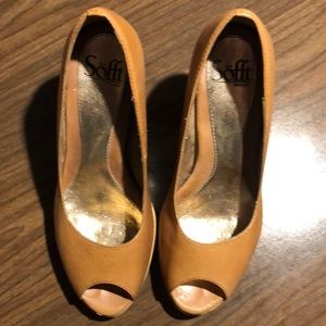 SZ 7 Sofft Tan Peep-toe Heels